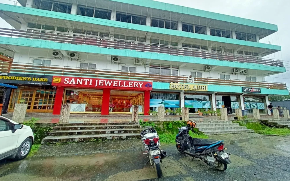 hotel adhi, diglipur