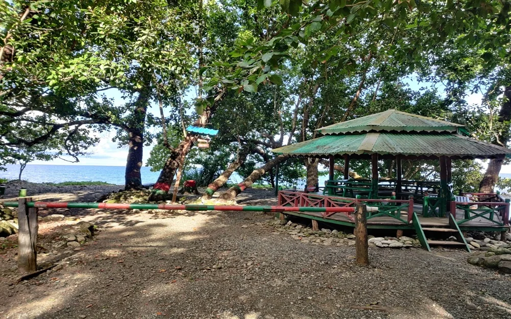 moris dera eco hut