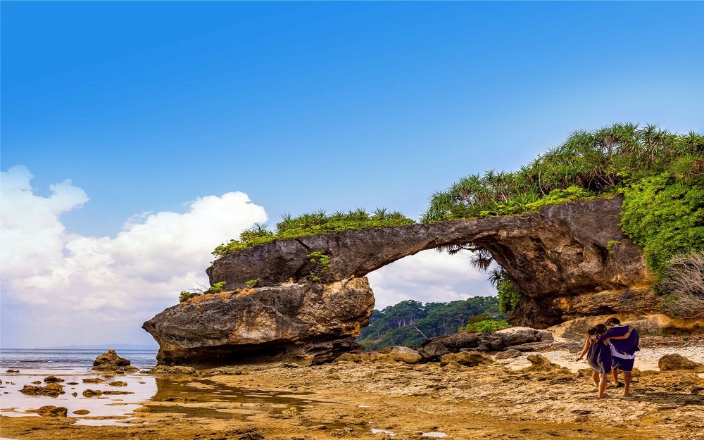 picture of natural bridge of Neil Island